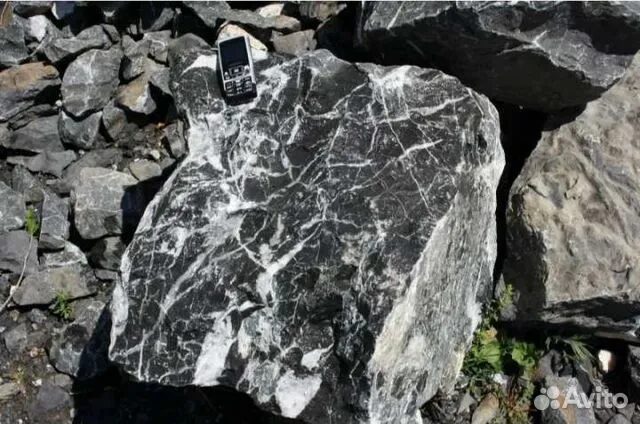 Чёрный мрамор в глыбах для интерьера, благоустройства и мемориальных решений, фото 3, поставка по Москве и Московской области